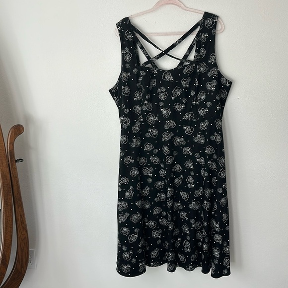 Rose Skull Lattice Front Swing Dress - Picture 4 of 7